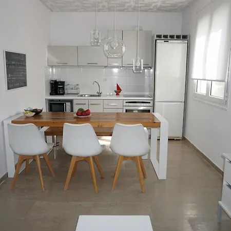 Modern 10mins From The * Agia Eirini