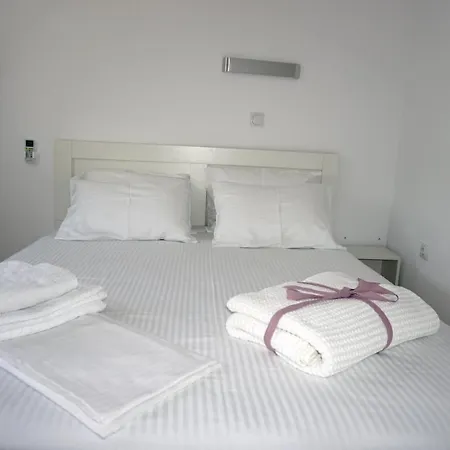 Modern 10mins From The * Agia Eirini