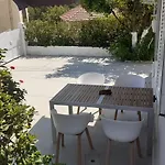 カントリーハウス Modern Apartment By Constantinos *