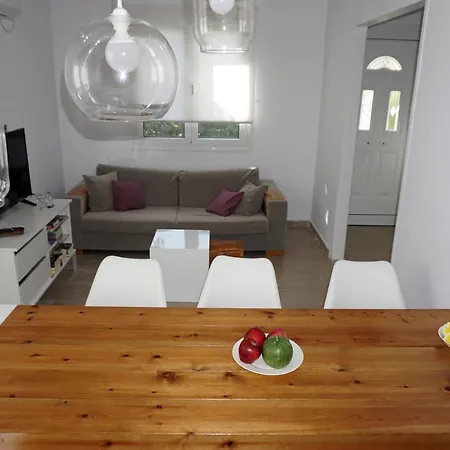 Casă la țară Modern By Constantinos *