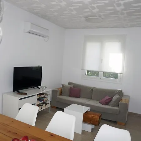 Modern By Constantinos