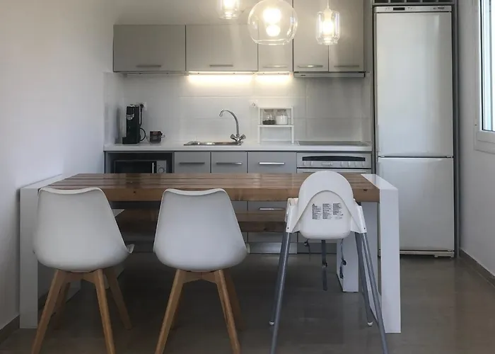 Modern 10mins From The * Agia Eirini