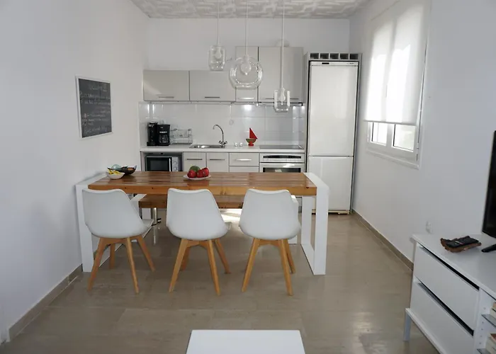 Modern 10mins From The * Agia Eirini