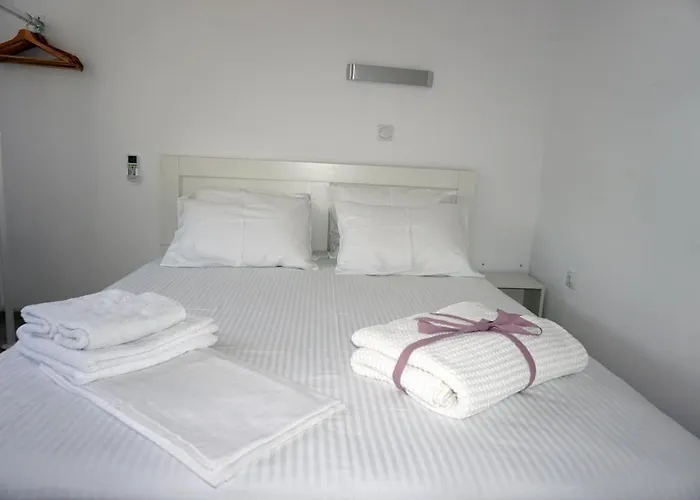 Modern 10mins From The * Agia Eirini