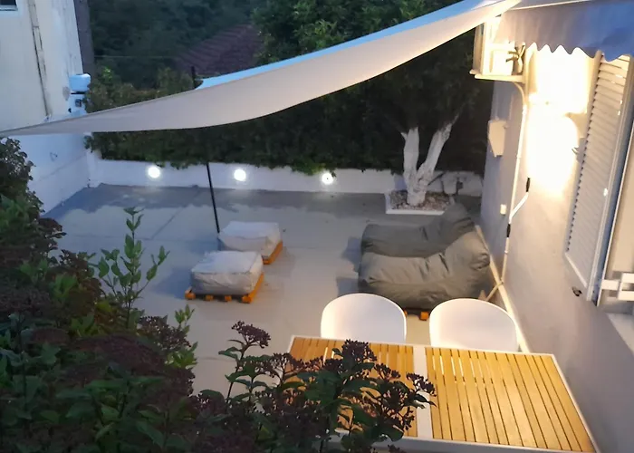 Modern 10mins From The Agia Eirini